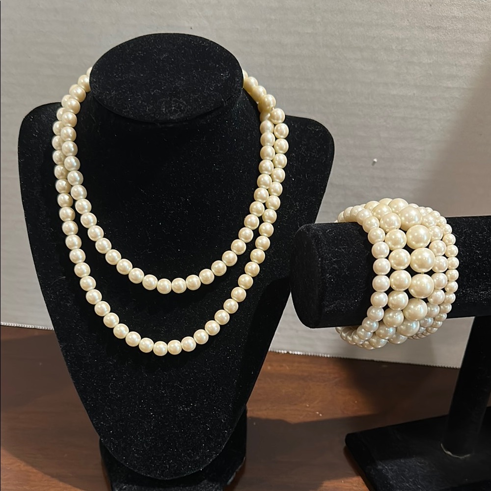 Elegant Cream Pearl Necklace and Bracelet Set